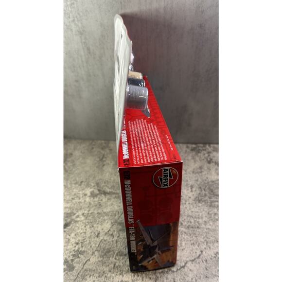 Airfix McDonnell Douglas F/A-18A Hornet #A55313 1:72 w/ Glue, Paint & Brushes - Picture 5 of 9